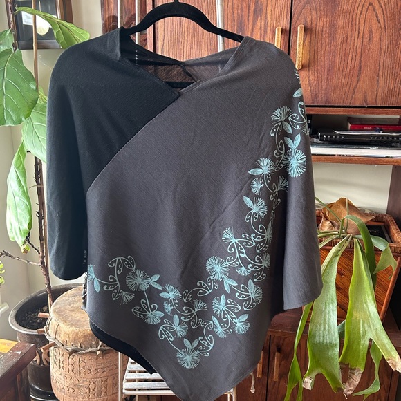 Merino wool poncho by Jill Main - Picture 4 of 7